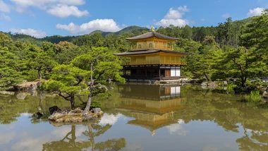 Der Goldene Pavillon Kinkaku-ji in Kyoto